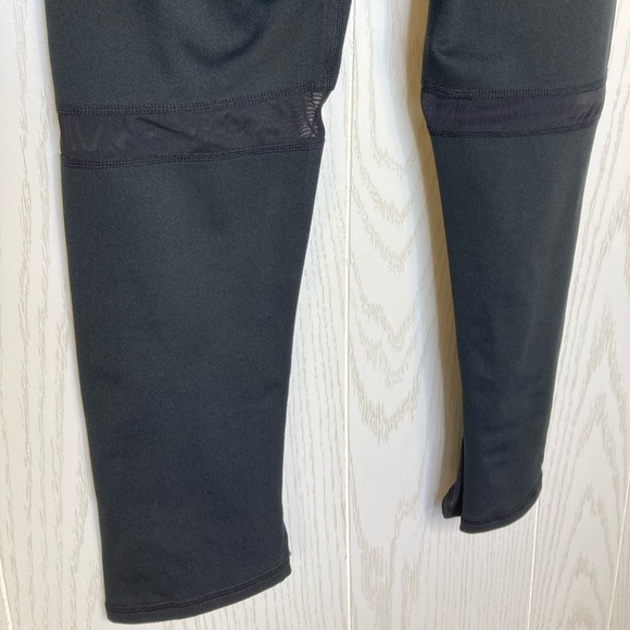Fabletics Black with Sheer Accents Capri Pocket Leggings Size XS - Picture 4 of 12